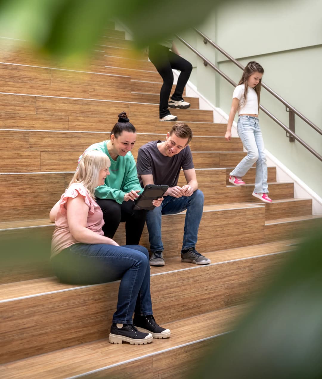 Kind&co ludens - collega's iPad - op de trap